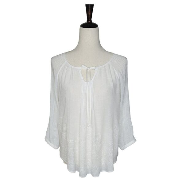 by & by White Textured Floral Embroidered 3/4 Sleeve Cover-up Blouse Size M - Picture 1 of 9